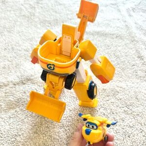 Super Wings - Donnie's Dozer | Transforming Toy Vehicle Set